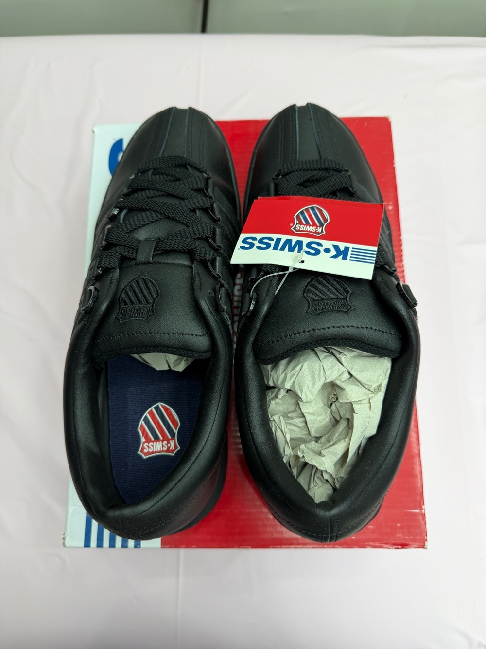 10M K-Swiss Men's Black Lace-Up Sneakers - Picture 3 of 6